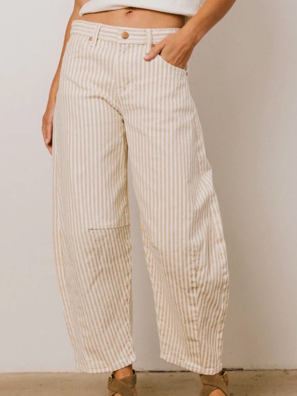 NWT KanCan Striped Horseshoe Barrel Jeans Ivory Cream Size 30 / 13 Retail $115